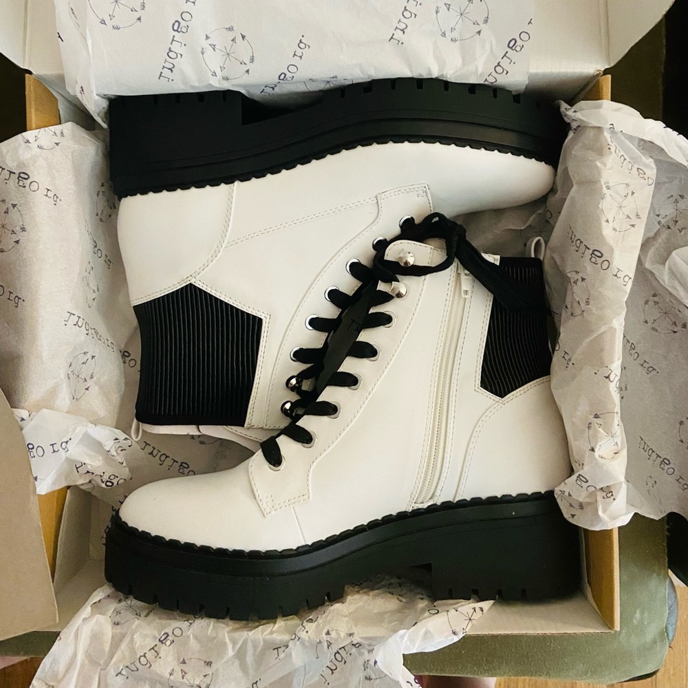 NIB Indigo Road White Lace-Up Boots 9.5